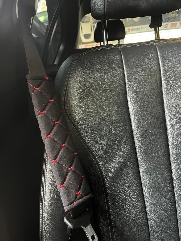 Emniyet Kemeri Koltuk Kemer Pedi 2 Adet Yumuşak Kumaş Nakışlı Kırmızı-siyah