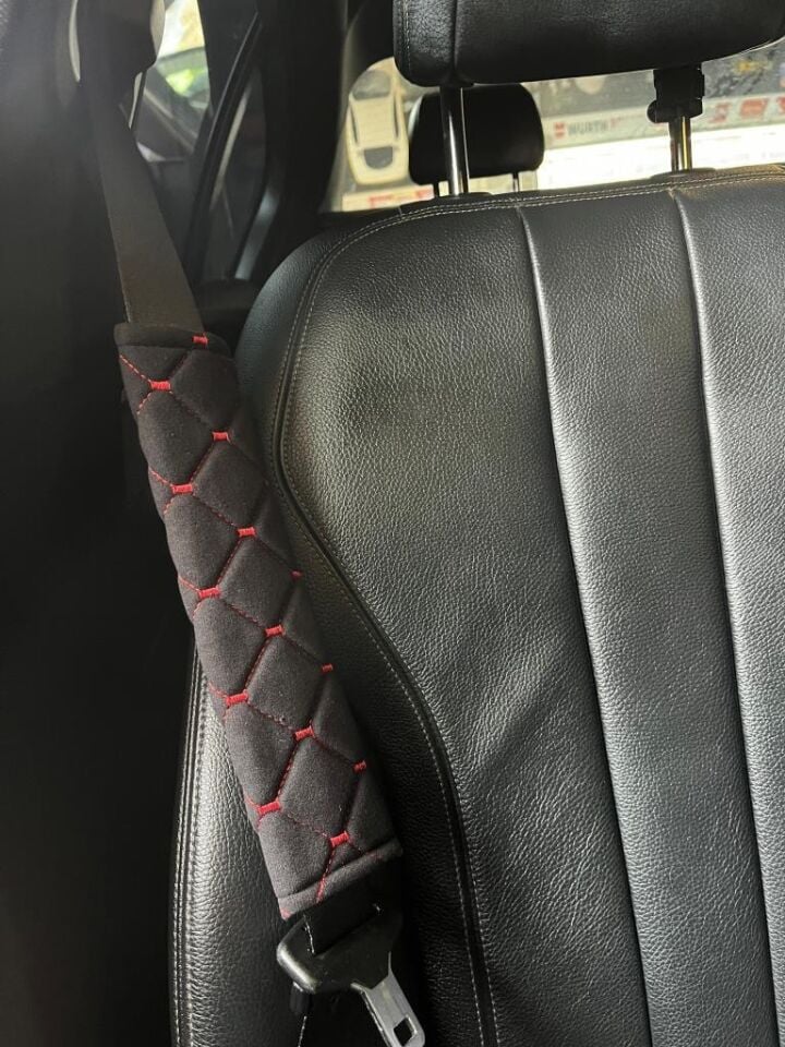 Emniyet Kemeri Koltuk Kemer Pedi 2 Adet Yumuşak Kumaş Nakışlı Kırmızı-siyah